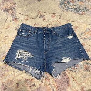 Levi’s dark wash high waisted 501 shorts size 31